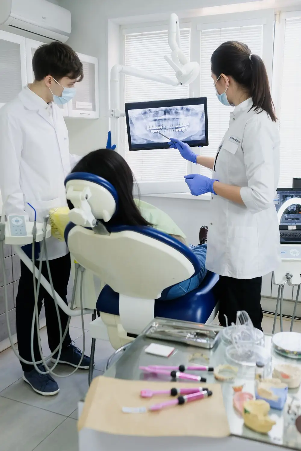 Sala de tratamiento equipada de Clínica Dental Villa
