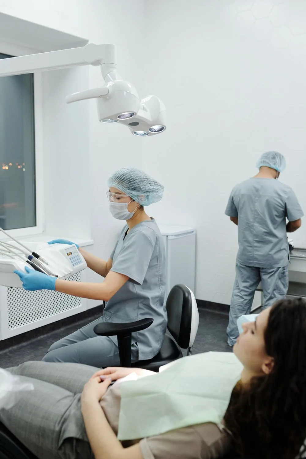 Detalle del equipamiento dental de la clínica